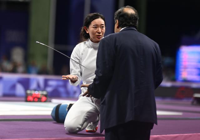 1722086580360099098.jpg HTH.com-女子重剑首轮孙一文加时告负,首轮出局无缘卫冕