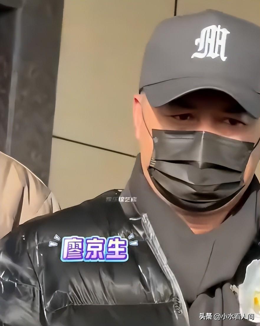 何晴去世30天，许亚军终于发声，连续两次“示爱”，才知他多体面