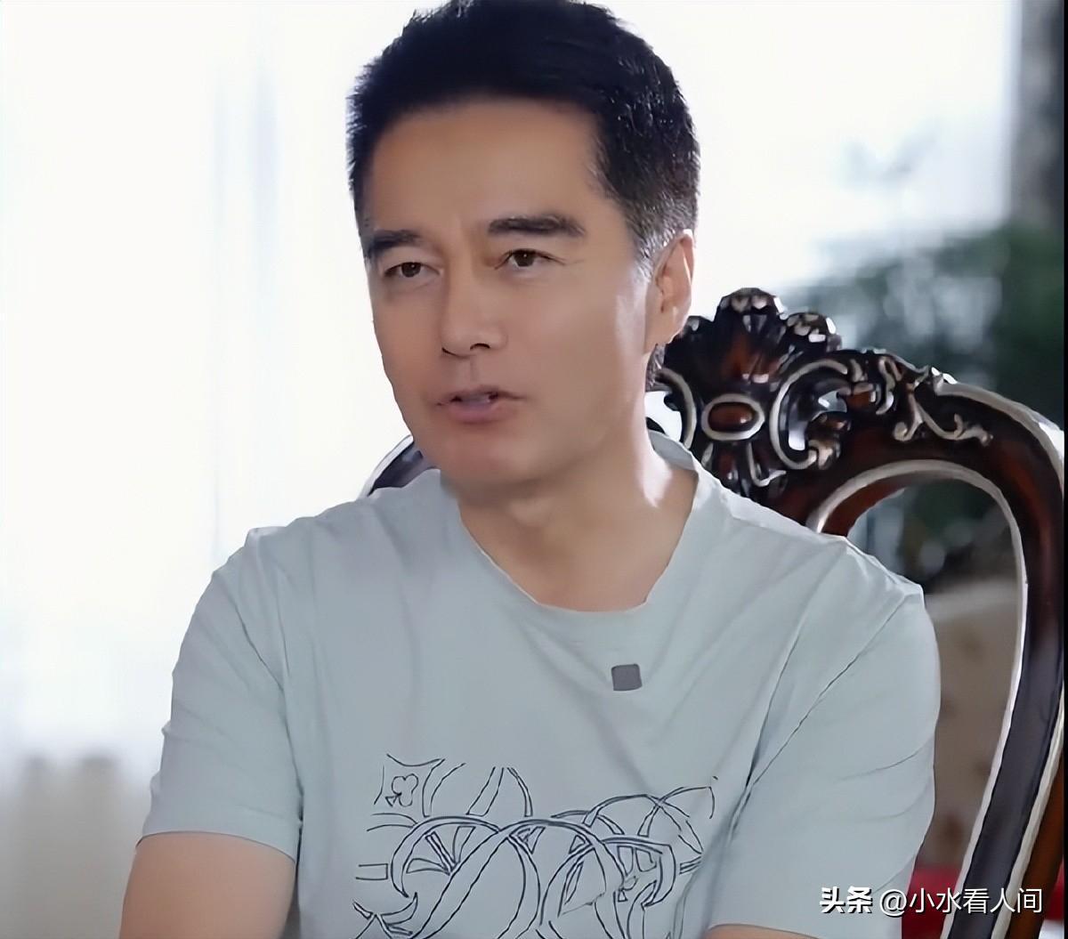 何晴去世30天，许亚军终于发声，连续两次“示爱”，才知他多体面