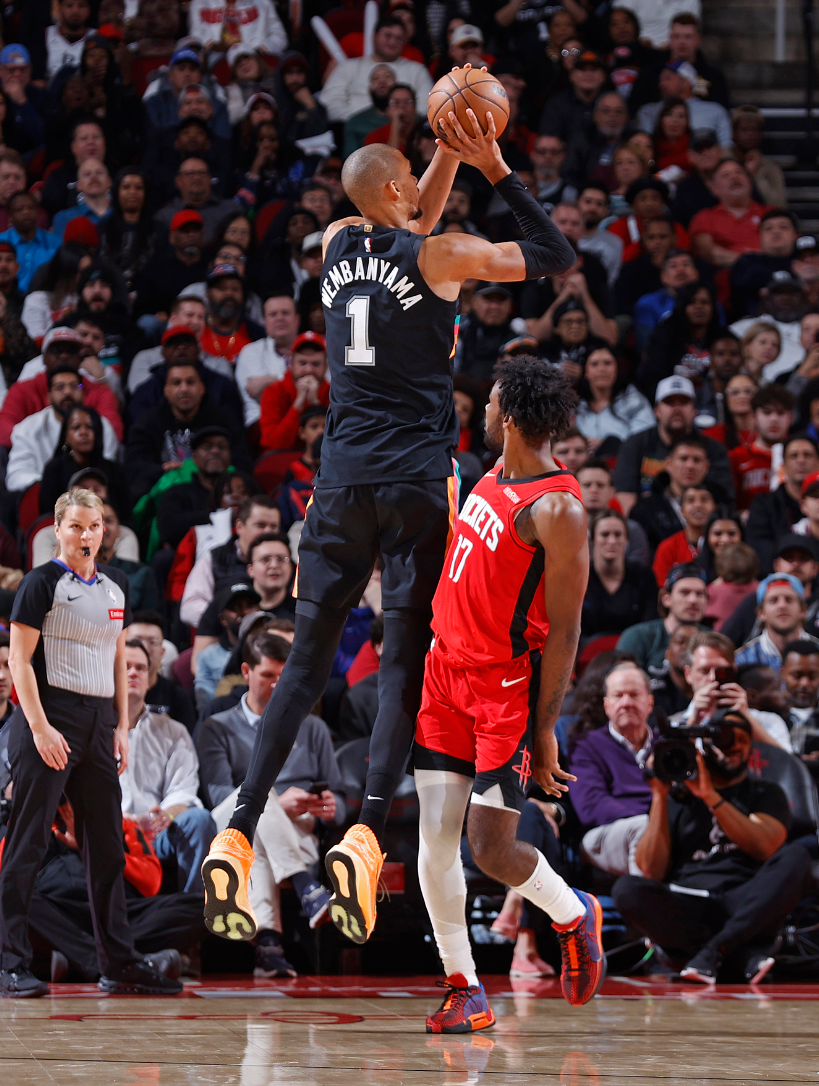 华体会-火箭逆转马刺三连胜！谢泼德末节12分成奇兵 申京20+13+9决胜一投