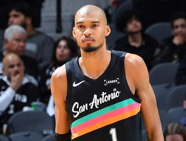 华体会HTH-16分逆转！文班仅21中5，谢泼德21+4天神下凡，火箭迎来期待结局