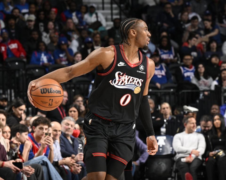 华体会HTH-76人险胜送爵士7连败：马克西25+6沃克22+10 乔治30分