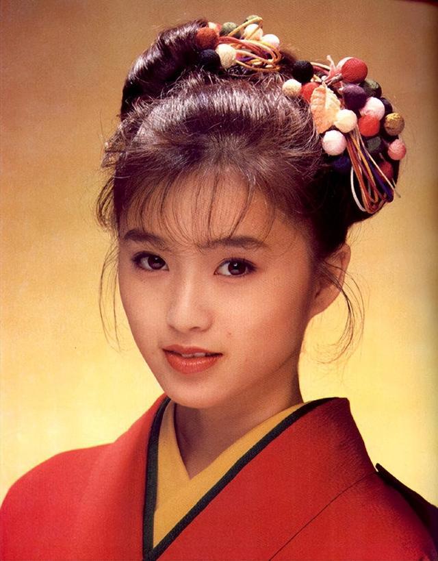 HTH.com-堕落的“清纯女星”酒井法子，这张腿间蝴蝶背后，隐藏着的故事