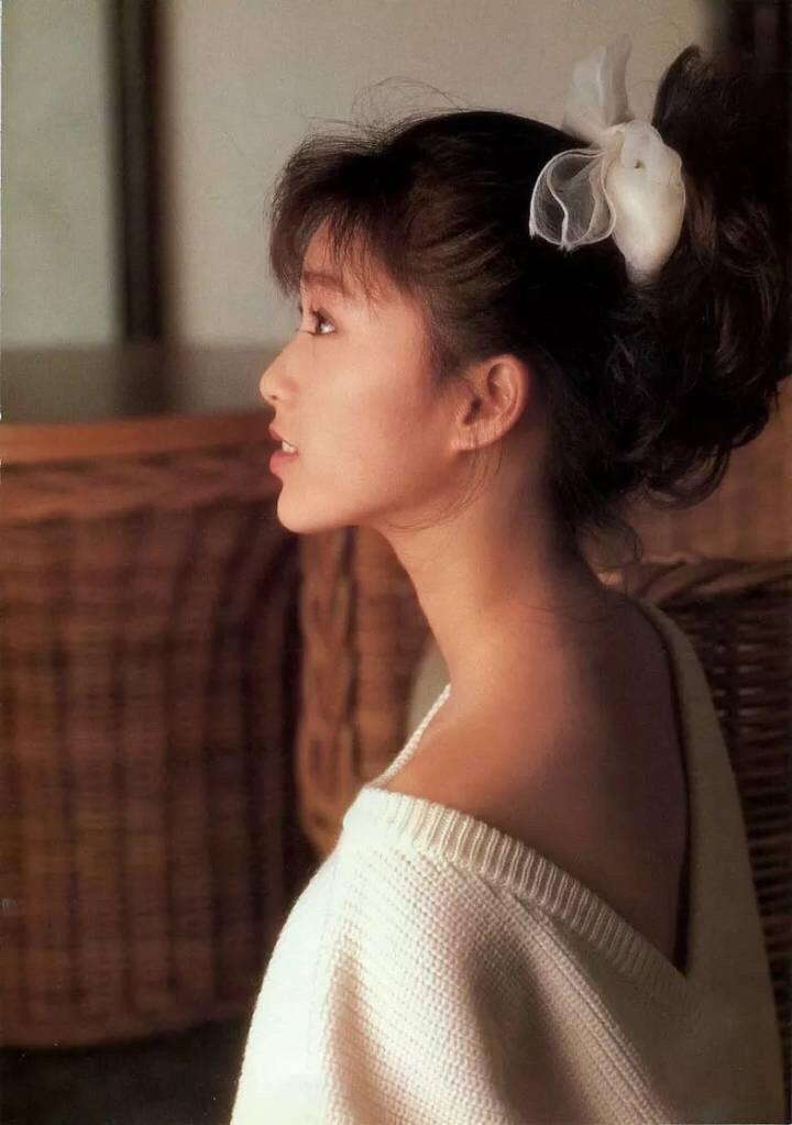HTH.com-堕落的“清纯女星”酒井法子，这张腿间蝴蝶背后，隐藏着的故事